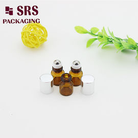 1 میلی لیتر رول شیشه ای بسیار کوچک زرد بر روی بطری با توپ فولادی و کاپ آلومینیومی